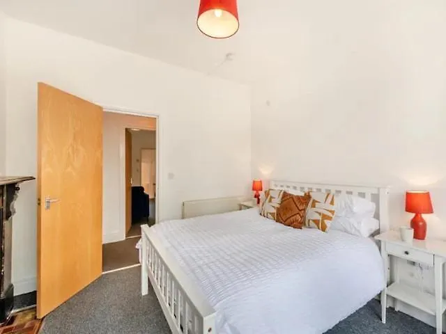 Charles Alexander Short Stay - Clifton House Apartment